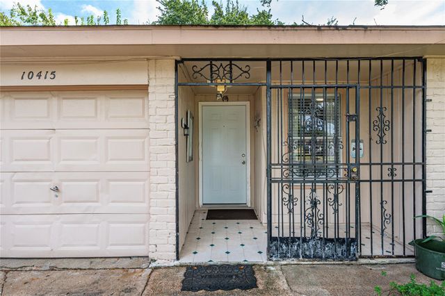 10415 Leawood Boulevard, Houston, TX 77099