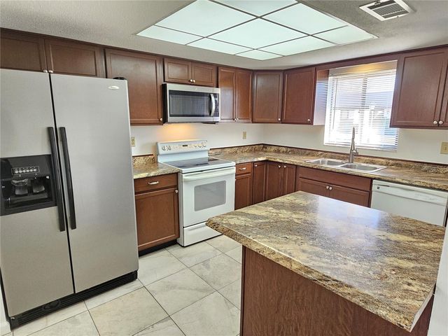 499 ALBEE FARM ROAD V11, Venice, FL 34285