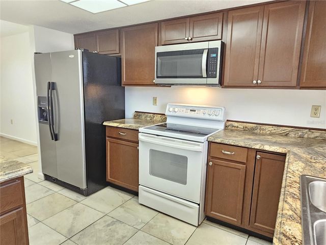 499 ALBEE FARM ROAD V11, Venice, FL 34285