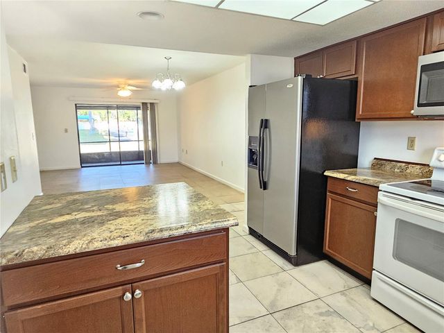 499 ALBEE FARM ROAD V11, Venice, FL 34285