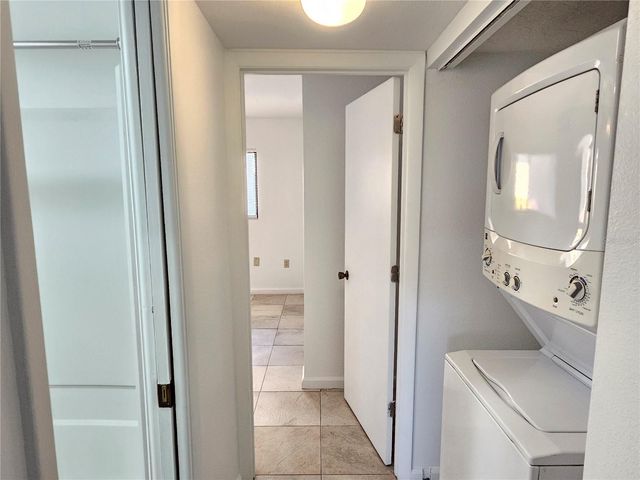 499 ALBEE FARM ROAD V11, Venice, FL 34285