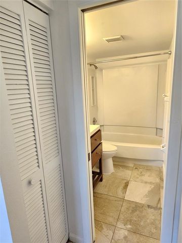 499 ALBEE FARM ROAD V11, Venice, FL 34285