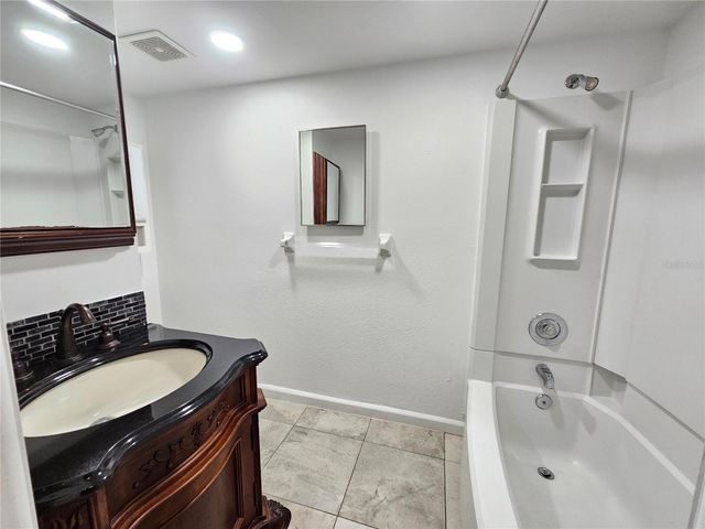 499 ALBEE FARM ROAD V11, Venice, FL 34285