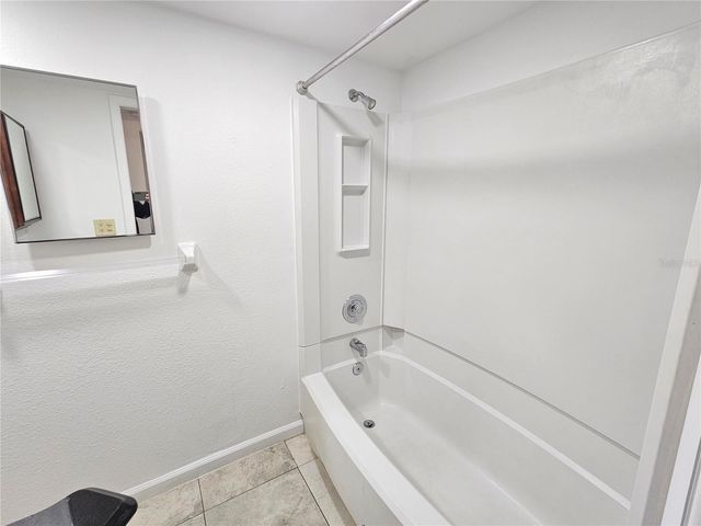 499 ALBEE FARM ROAD V11, Venice, FL 34285