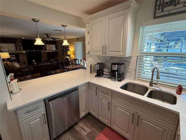 12054 101ST AVENUE, Seminole, FL 33772