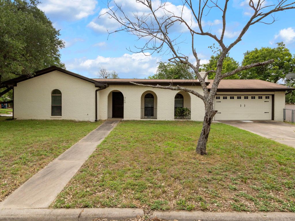 220 E Belton Ave, Rockdale, TX 76567