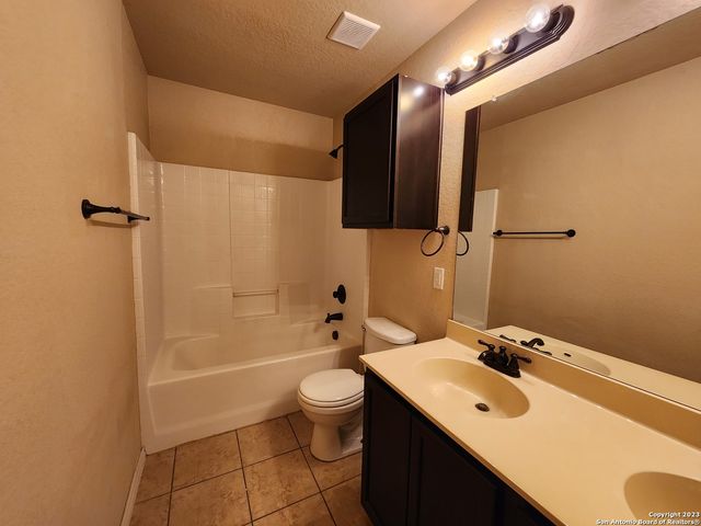 501 CREEKSIDE CIR, New Braunfels, TX 78130