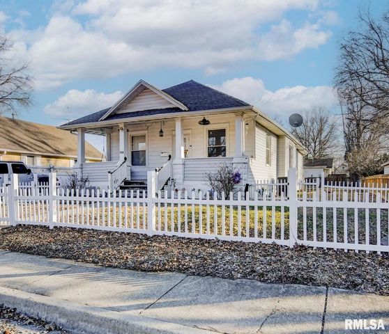 1114 W ADAMS Street, Taylorville, IL 62568