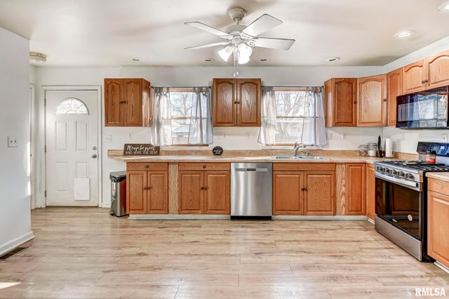 1114 W ADAMS Street, Taylorville, IL 62568