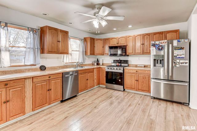 1114 W ADAMS Street, Taylorville, IL 62568