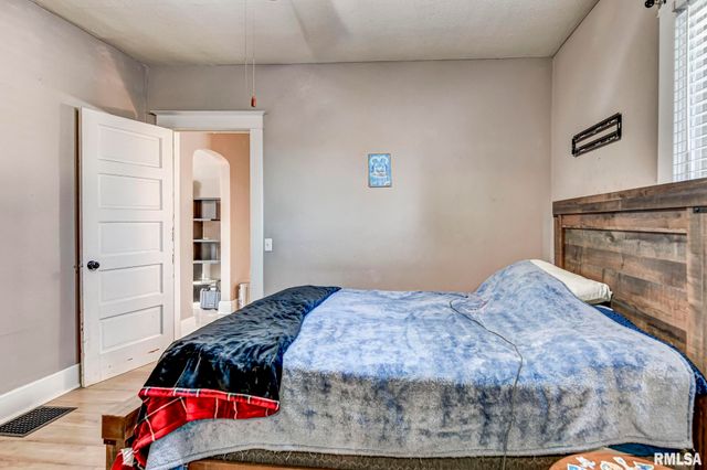 1114 W ADAMS Street, Taylorville, IL 62568