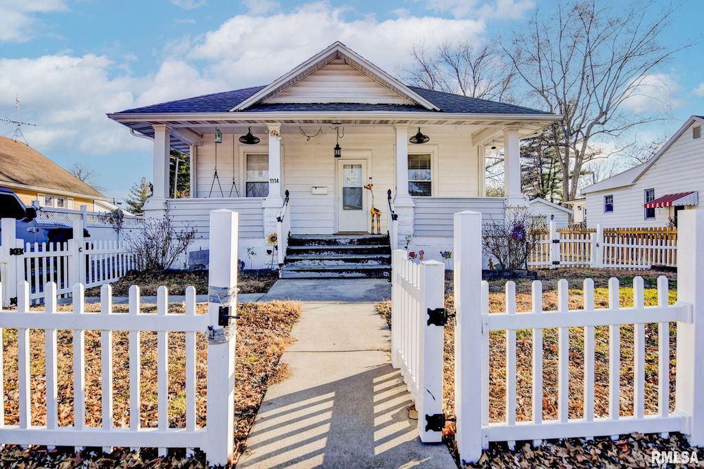 1114 W ADAMS Street, Taylorville, IL 62568