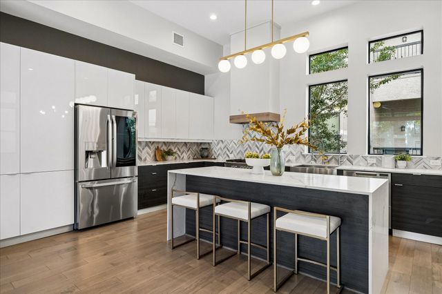607 Memorial Heights Drive, Houston, TX 77007