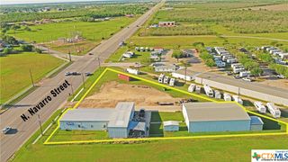 13102 N Navarro, Victoria, TX 77904