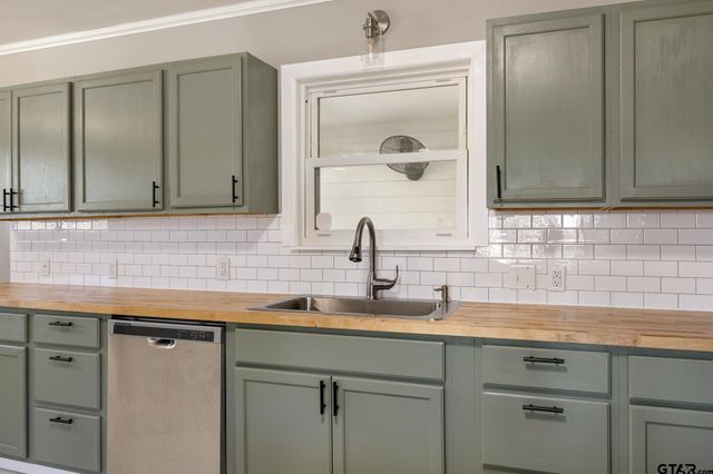 291 E Main, Van, TX 75790