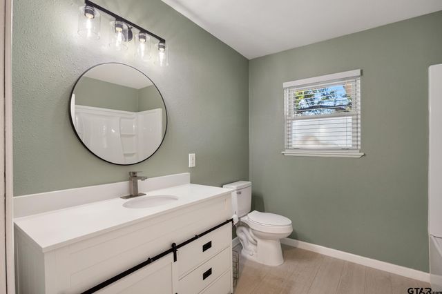 291 E Main, Van, TX 75790