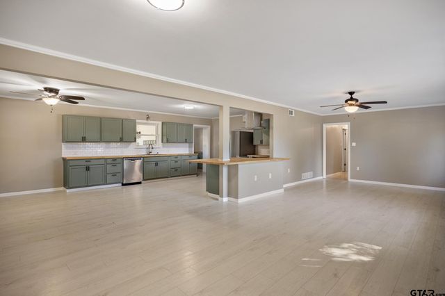 291 E Main, Van, TX 75790