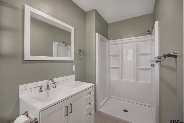 291 E Main, Van, TX 75790