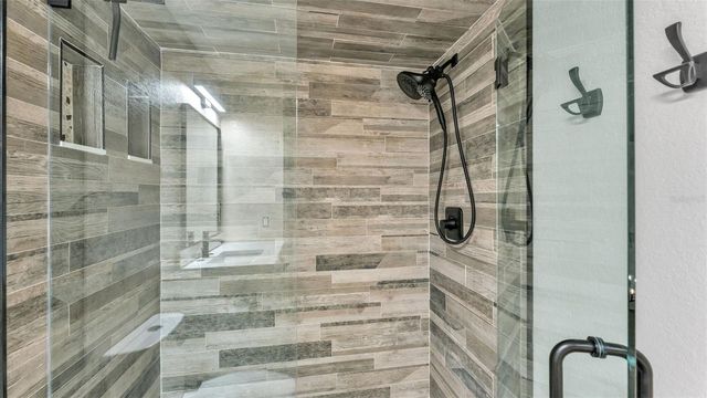 614 MOUNTAIN LAKE PLACE, Lakeland, FL 33813