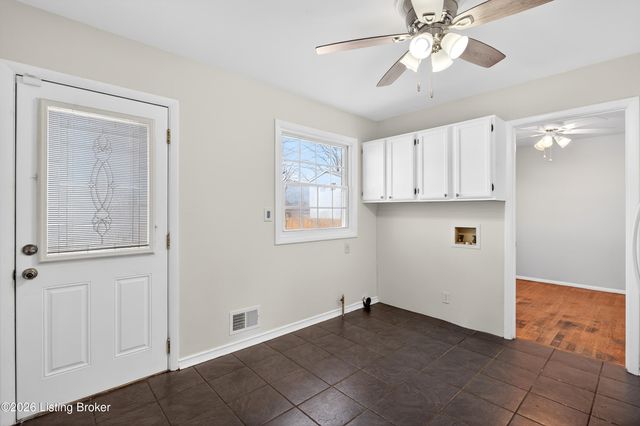 149 N Circlecrest Dr, Louisville, KY 40229