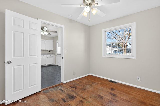 149 N Circlecrest Dr, Louisville, KY 40229