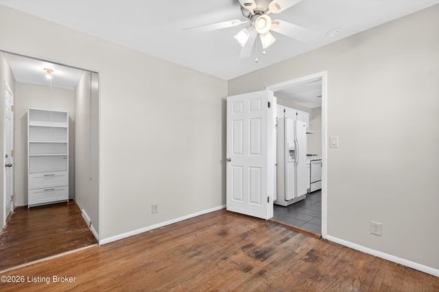 149 N Circlecrest Dr, Louisville, KY 40229