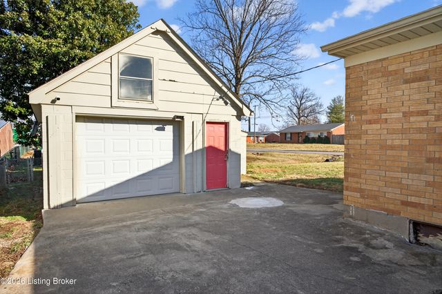 149 N Circlecrest Dr, Louisville, KY 40229