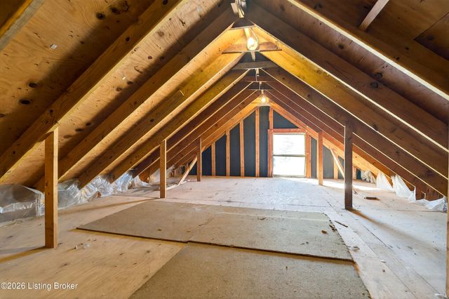 149 N Circlecrest Dr, Louisville, KY 40229