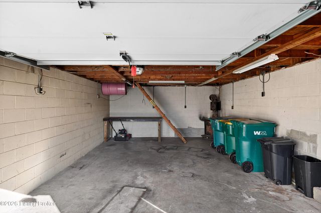 149 N Circlecrest Dr, Louisville, KY 40229