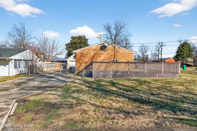 149 N Circlecrest Dr, Louisville, KY 40229