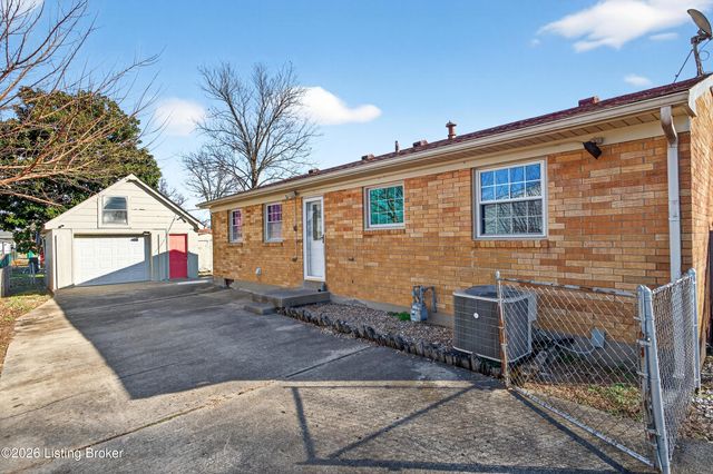 149 N Circlecrest Dr, Louisville, KY 40229