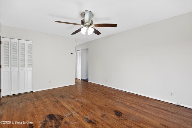 149 N Circlecrest Dr, Louisville, KY 40229