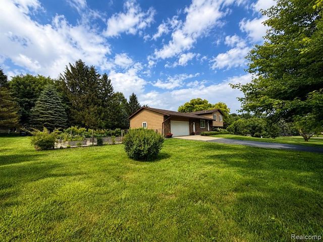 977 Mary Drive, Lapeer, MI 48446