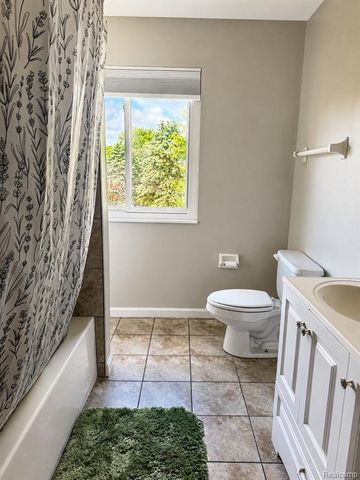 977 Mary Drive, Lapeer, MI 48446