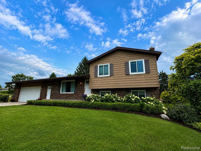 977 Mary Drive, Lapeer, MI 48446