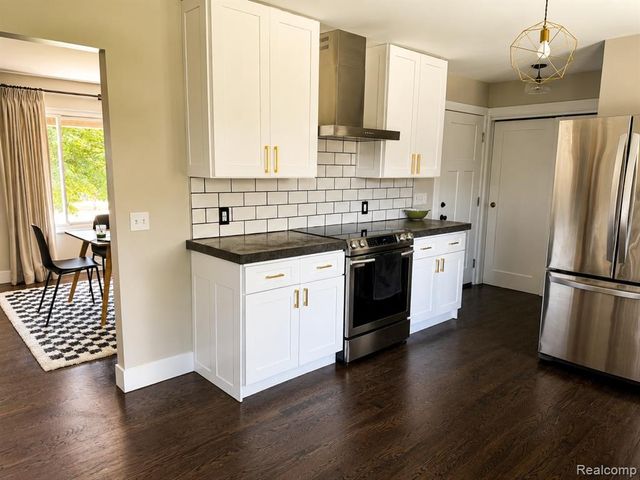 977 Mary Drive, Lapeer, MI 48446