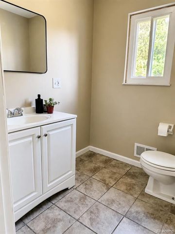 977 Mary Drive, Lapeer, MI 48446