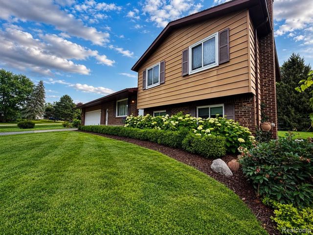 977 Mary Drive, Lapeer, MI 48446