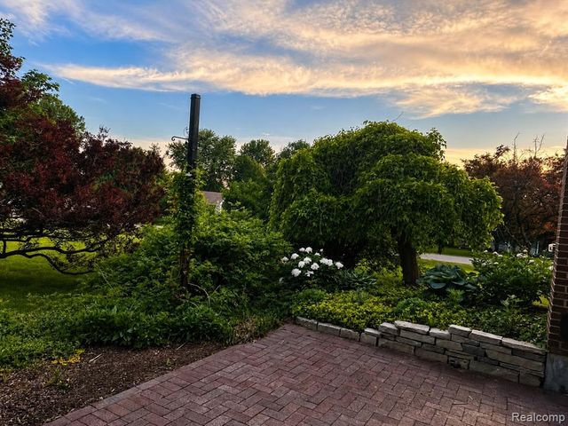 977 Mary Drive, Lapeer, MI 48446