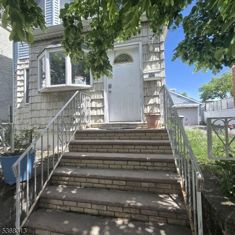 592 Forest St, Kearny Town, NJ 07032