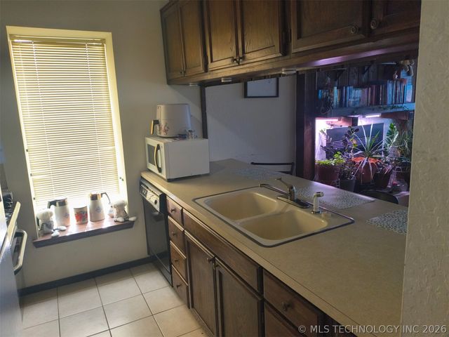 2855 E 90th Street 28, Tulsa, OK 74137