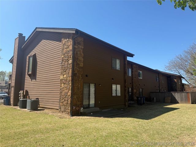 2855 E 90th Street 28, Tulsa, OK 74137