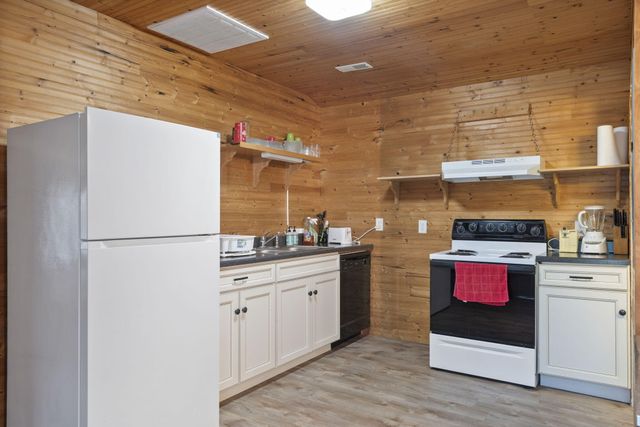 220 Bittersweet Circle, Kimberling City, MO 65686