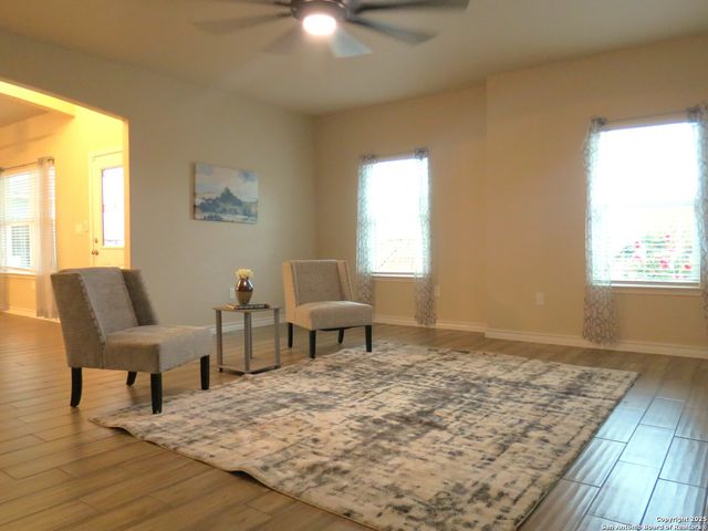 740 Crestview, Floresville, TX 78114
