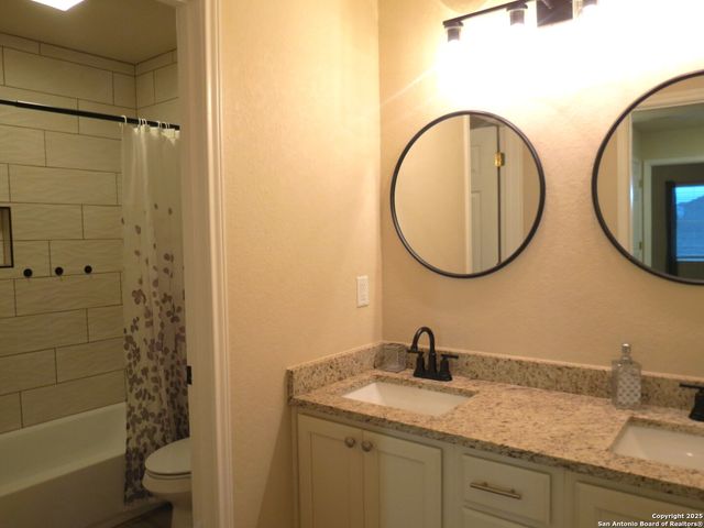 740 Crestview, Floresville, TX 78114