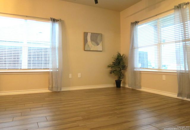 740 Crestview, Floresville, TX 78114