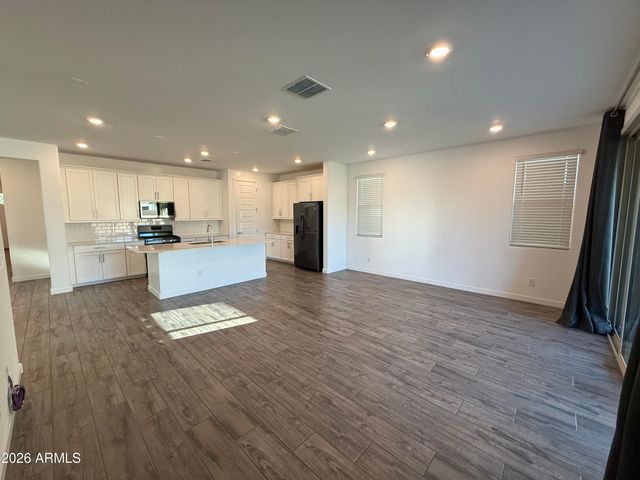 9823 E Tupelo Avenue, Mesa, AZ 85212