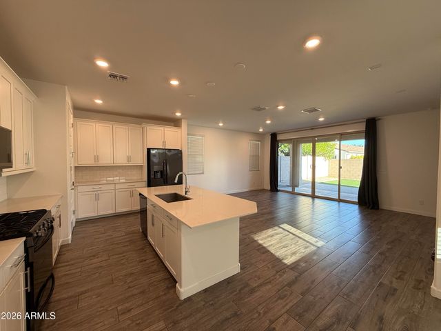 9823 E Tupelo Avenue, Mesa, AZ 85212