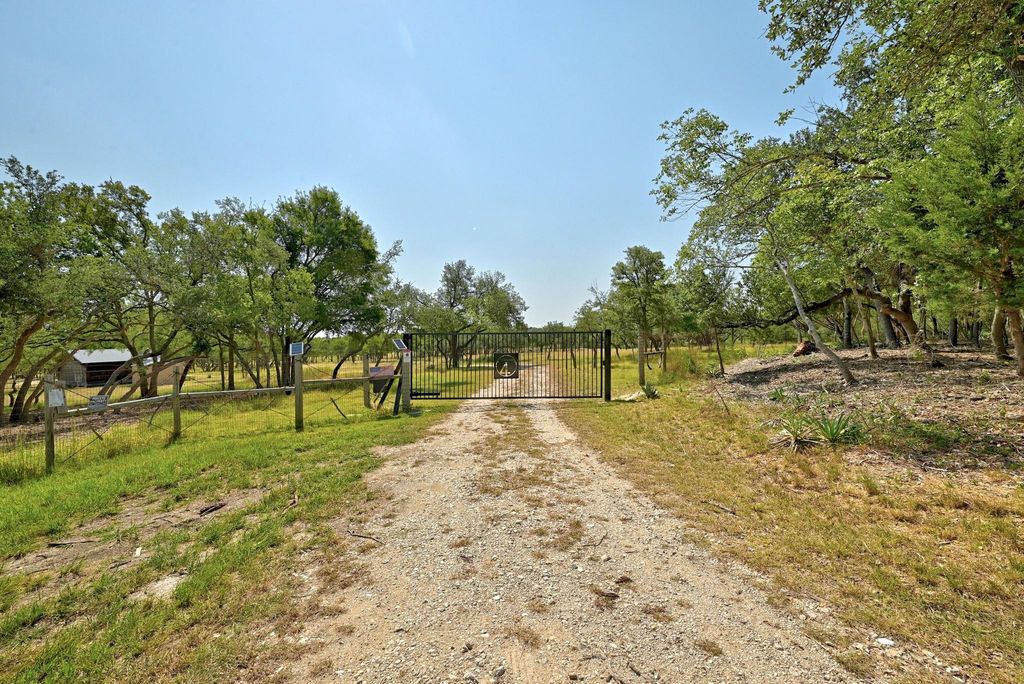 400 Redbird RD, Georgetown, TX 78626