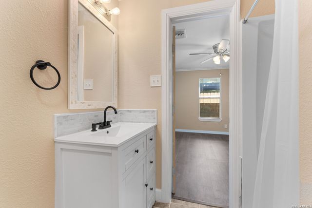 537 N San Gabriel, San Antonio, TX 78228